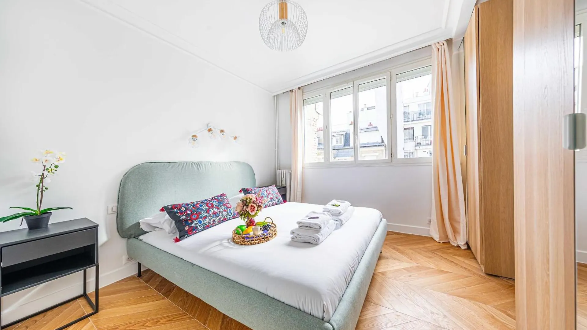 Superb Trocadero Eiffel Tower Apartment Paris
